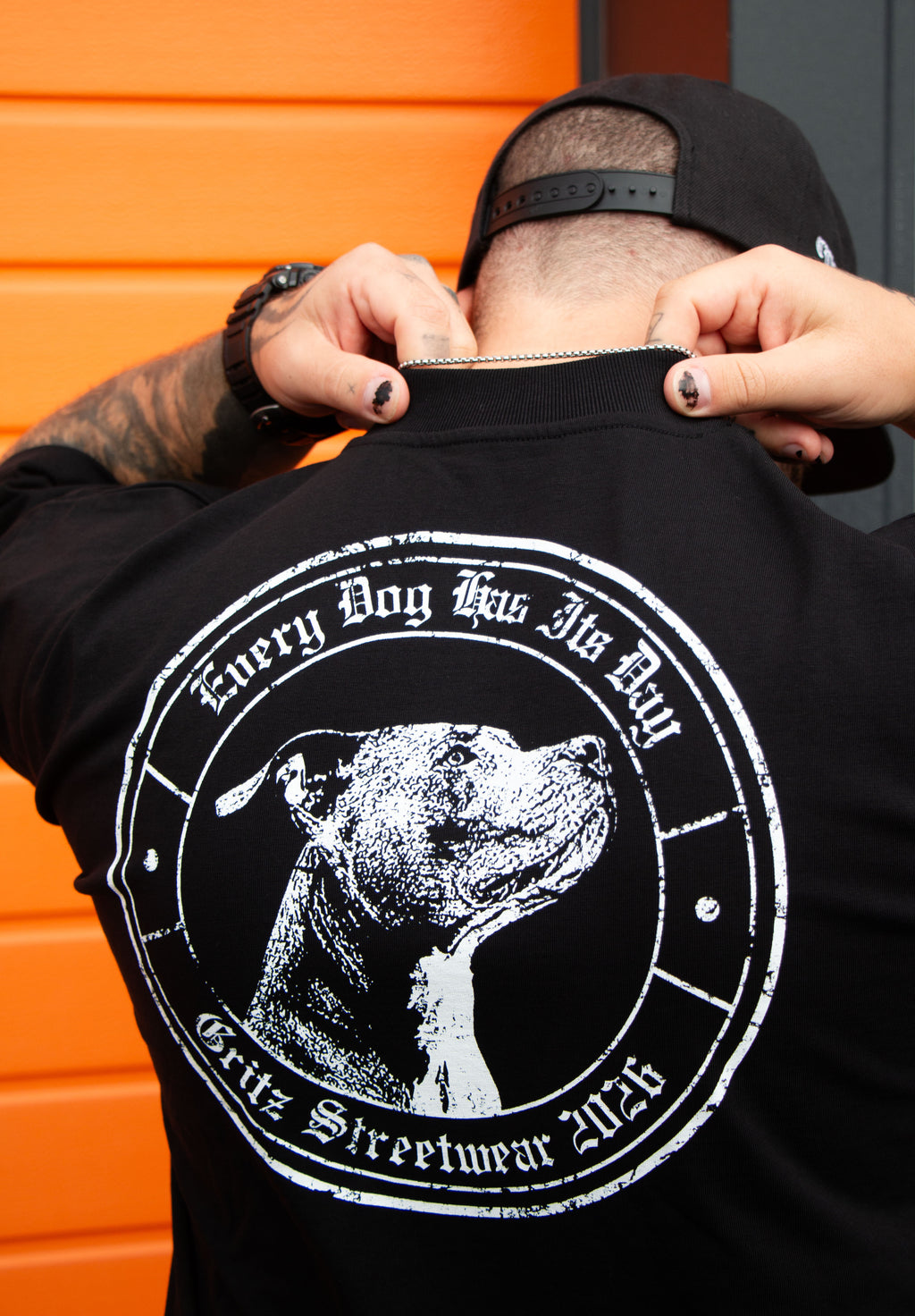 Oversize t-shirt med tryck "Every Dog Has Its Day"